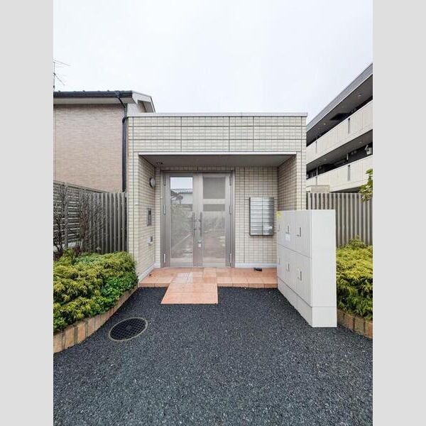 エントランス (北側出入口)