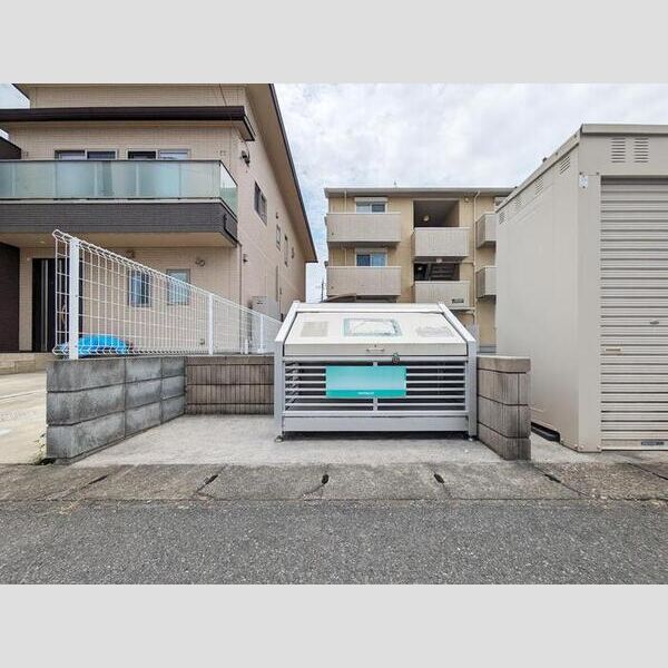 現地周辺 (ゴミステーション)