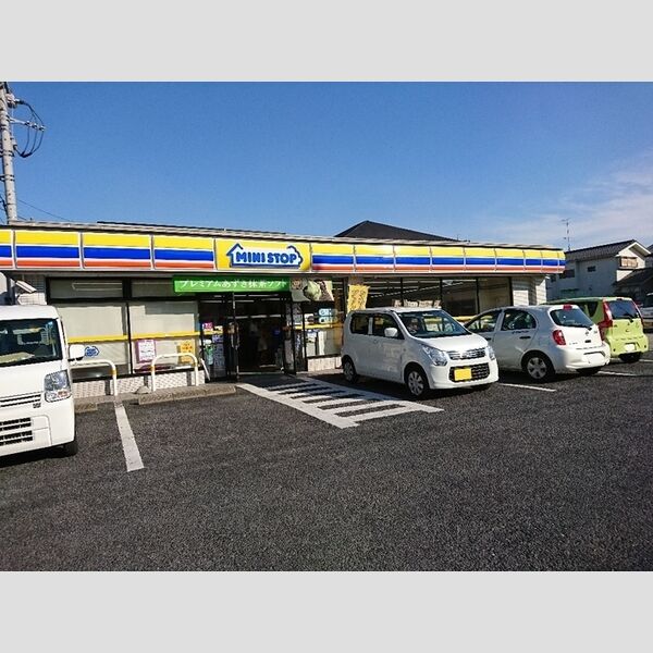現地周辺 (コンビニエンスストア)