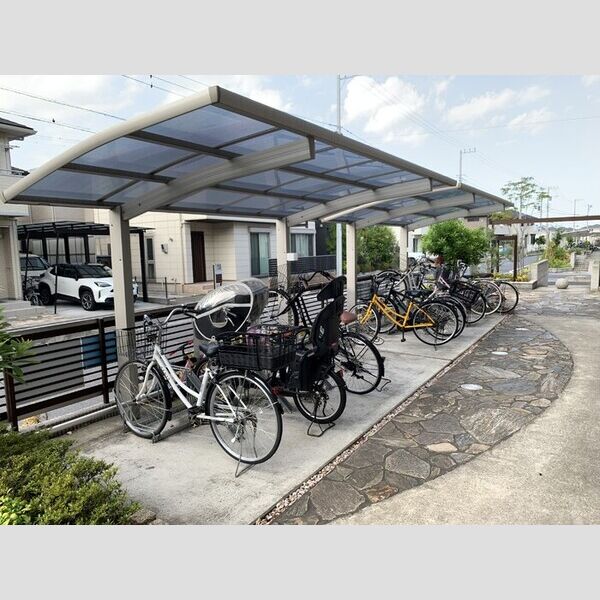 現地周辺 (駐輪場)