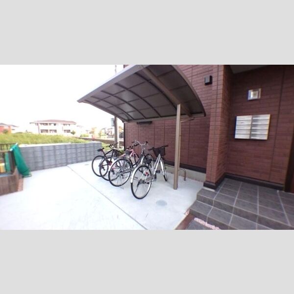 現地周辺 (駐輪場)