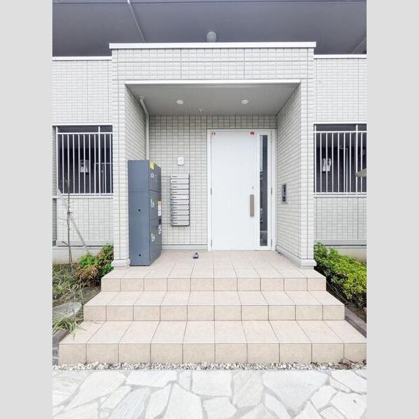 エントランス (出入口)