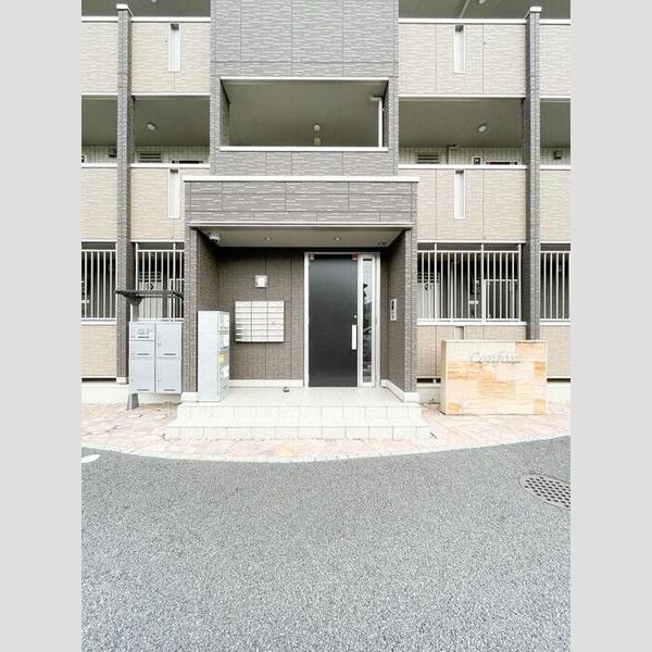 エントランス (出入口)