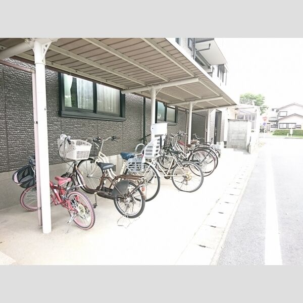 現地周辺 (駐輪場)