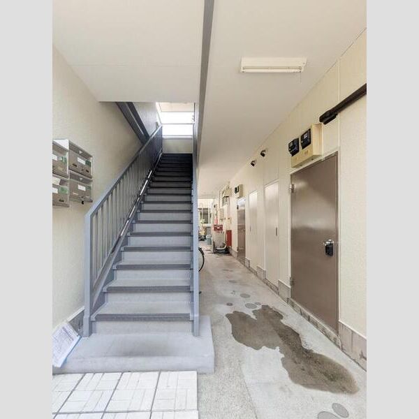エントランス (出入口)