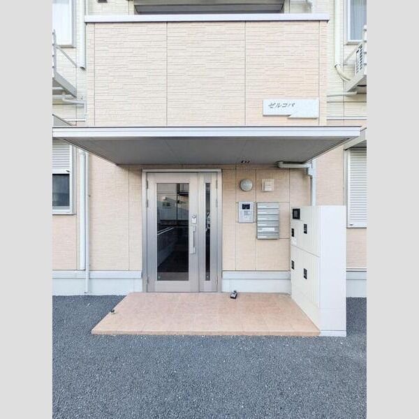 エントランス (出入口)