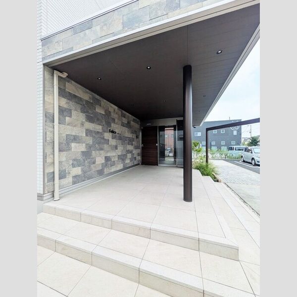 エントランス (出入口)