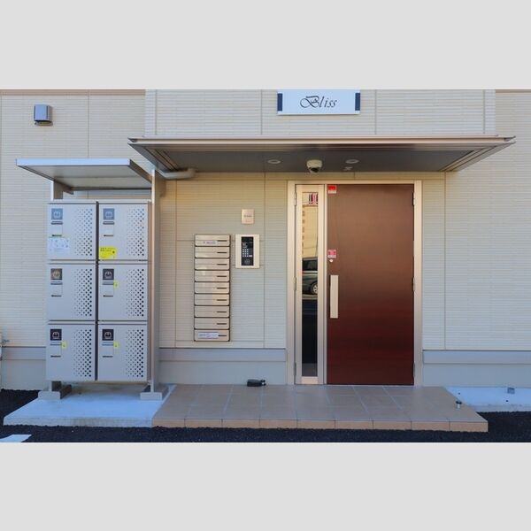 エントランス (出入口)