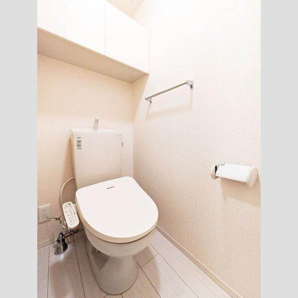 トイレ (温水洗浄暖房便座)