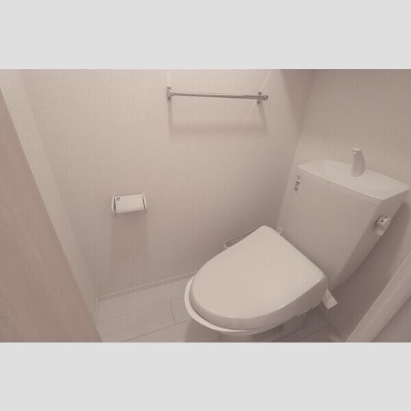 トイレ (温水洗浄暖房便座)