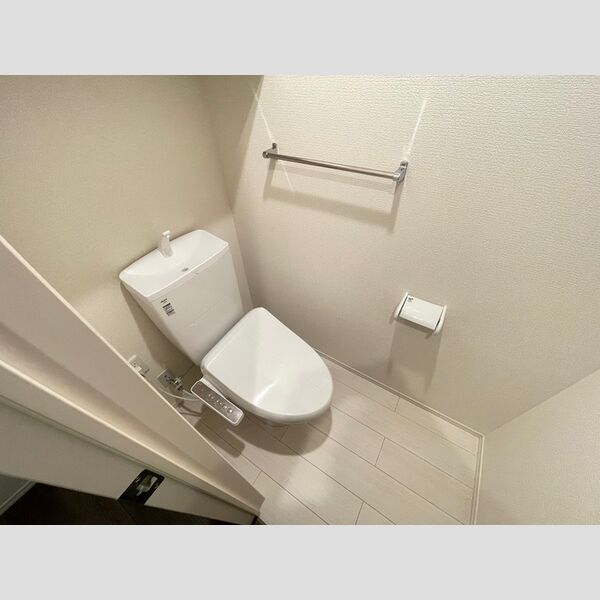 トイレ (温水洗浄暖房便座)