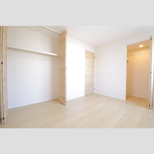 居室・リビング (洋室・物入)