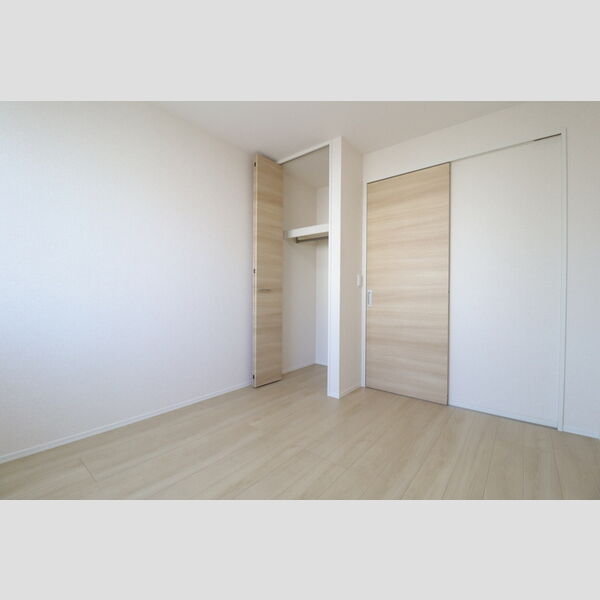 居室・リビング (洋室・物入)