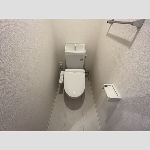 トイレ (トイレ)