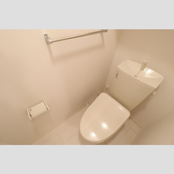 トイレ (温水洗浄暖房便座)