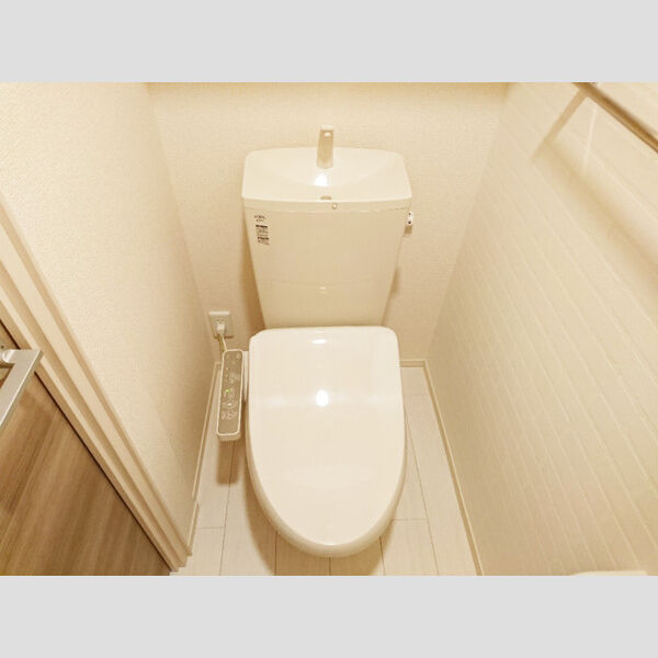 トイレ (温水洗浄暖房便座トイレ)