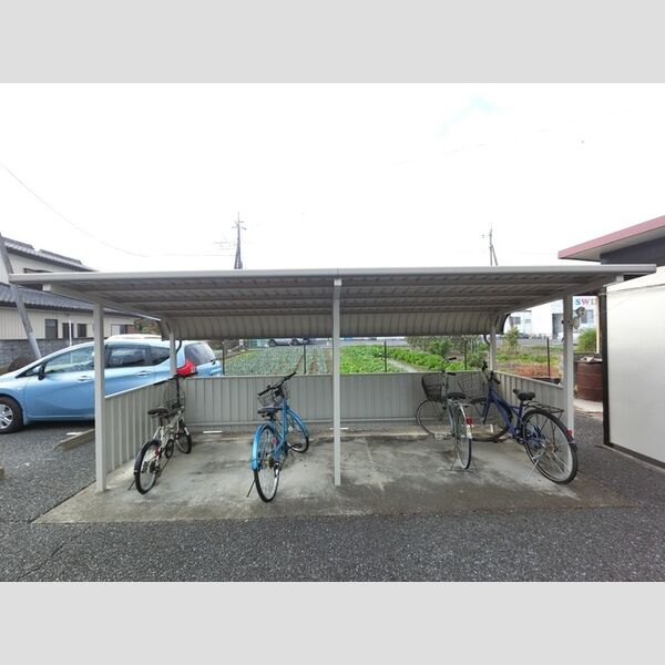 現地周辺 (駐輪場)