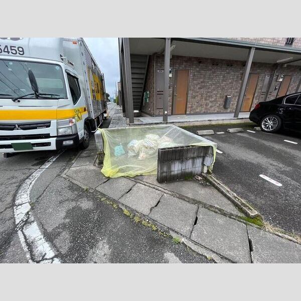 現地周辺 (ゴミステーション)