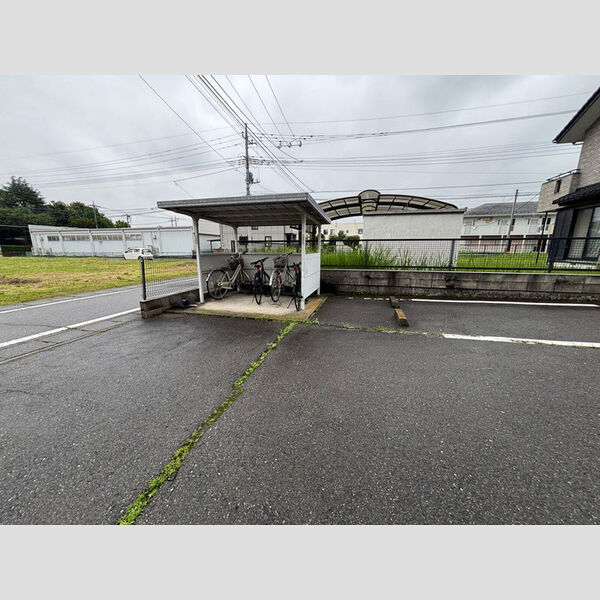 現地周辺 (駐輪場)