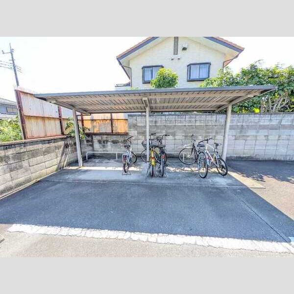 現地周辺 (駐輪場)