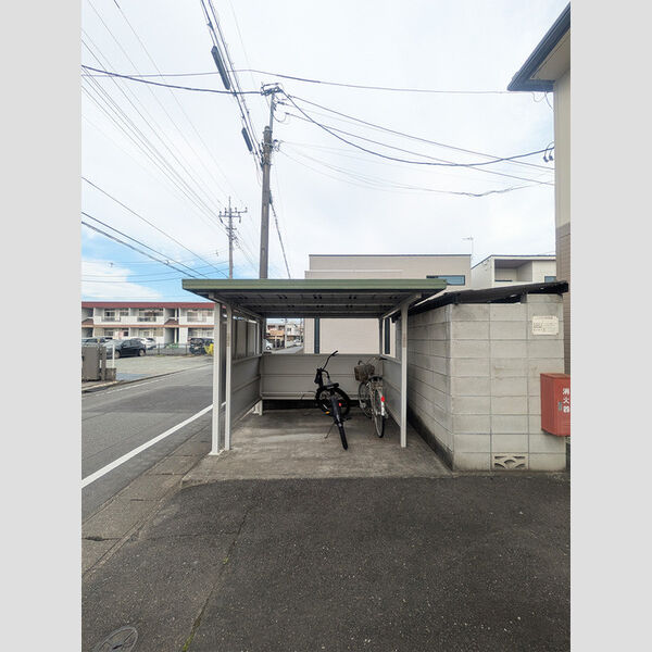 現地周辺 (駐輪場)