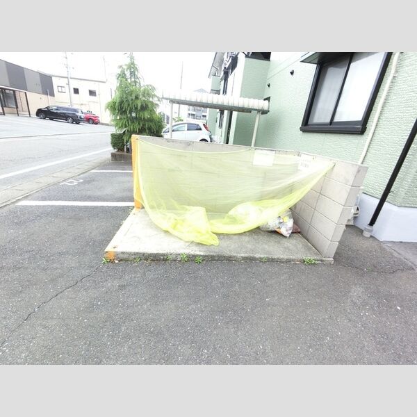 現地周辺 (ゴミステーションです。)