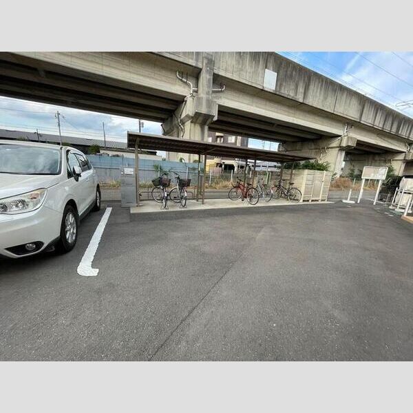 現地周辺 (駐輪場)