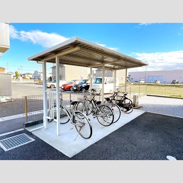 現地周辺 (駐輪場)