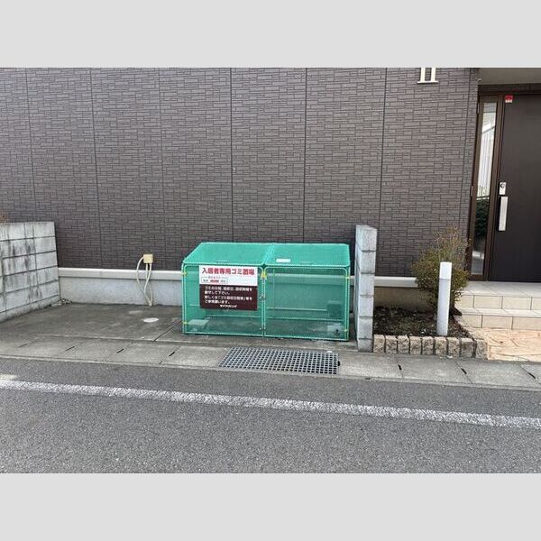 現地周辺 (ゴミ置き場)