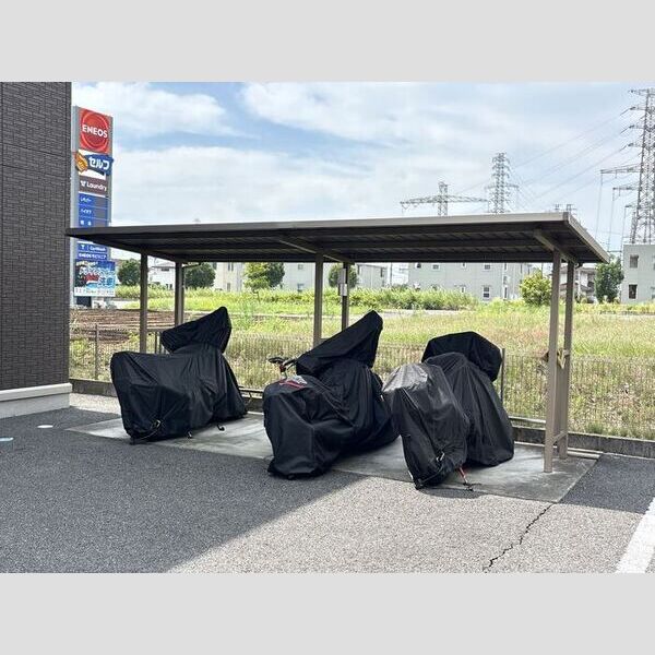 現地周辺 (駐輪場)