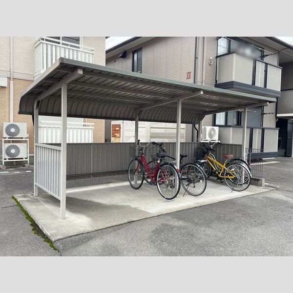 現地周辺 (駐輪場)