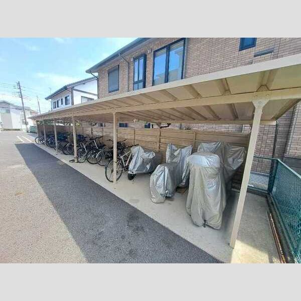 現地周辺 (駐輪場)