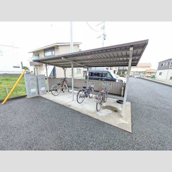 現地周辺 (駐輪場)
