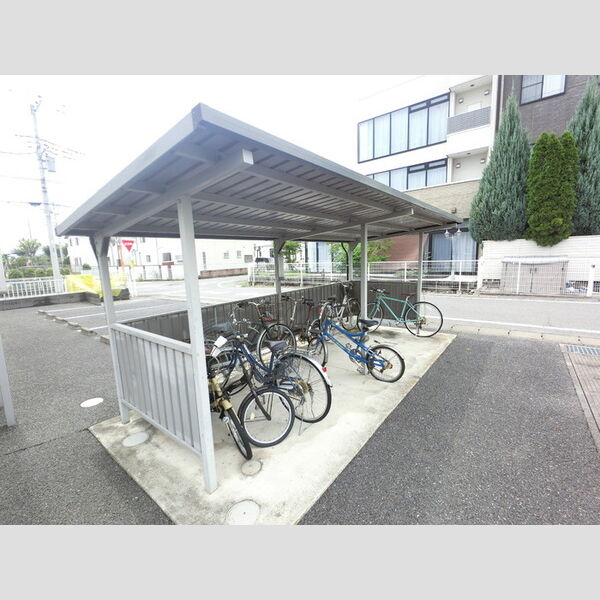 現地周辺 (駐輪場)