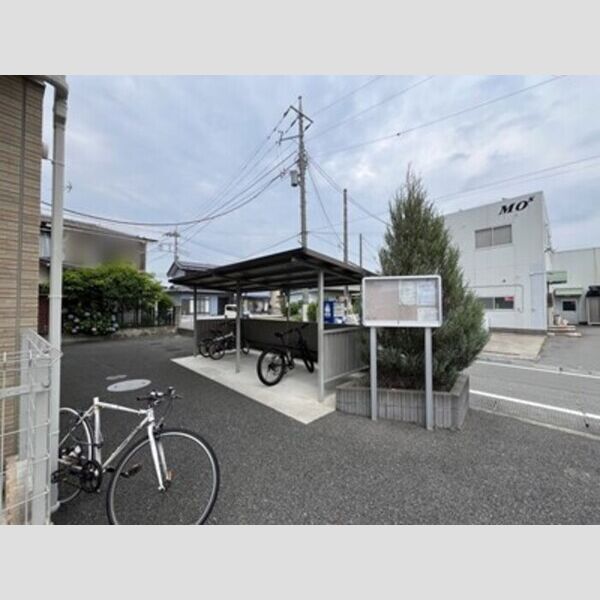 現地周辺 (駐輪場)