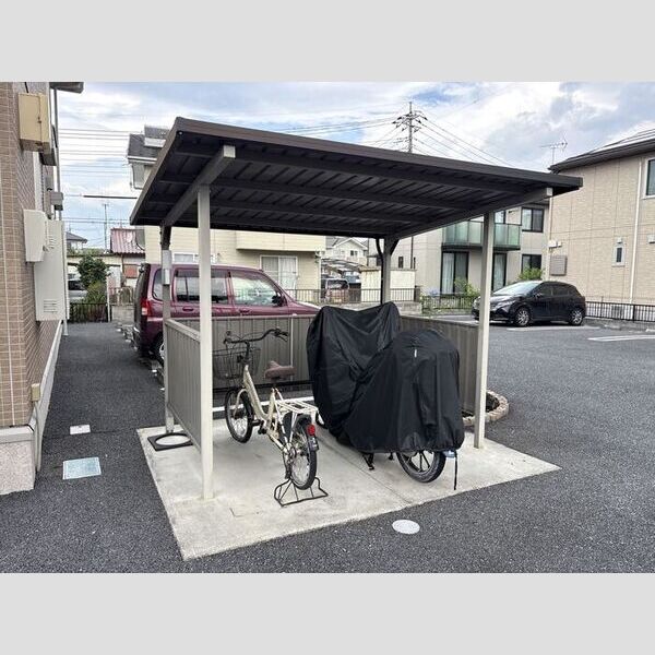 現地周辺 (駐輪場)