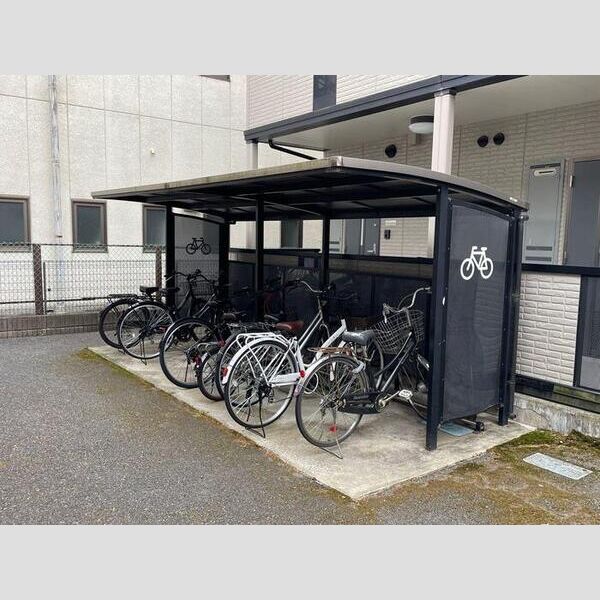 現地周辺 (駐輪場)