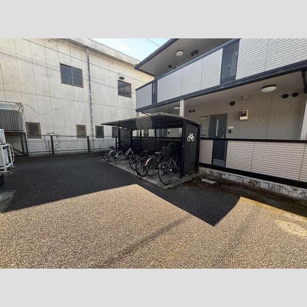 現地周辺 (駐輪場)