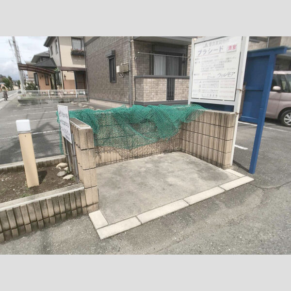 現地周辺 (ゴミステーションです。)