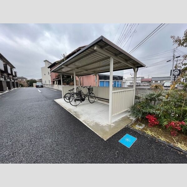 現地周辺 (駐輪場)