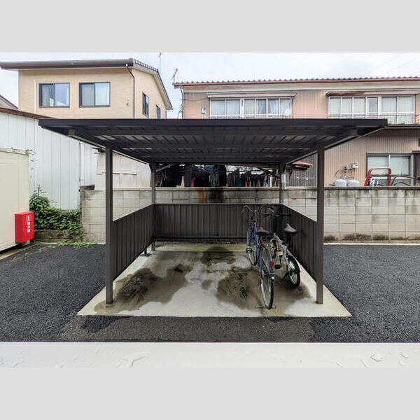 現地周辺 (駐輪場)