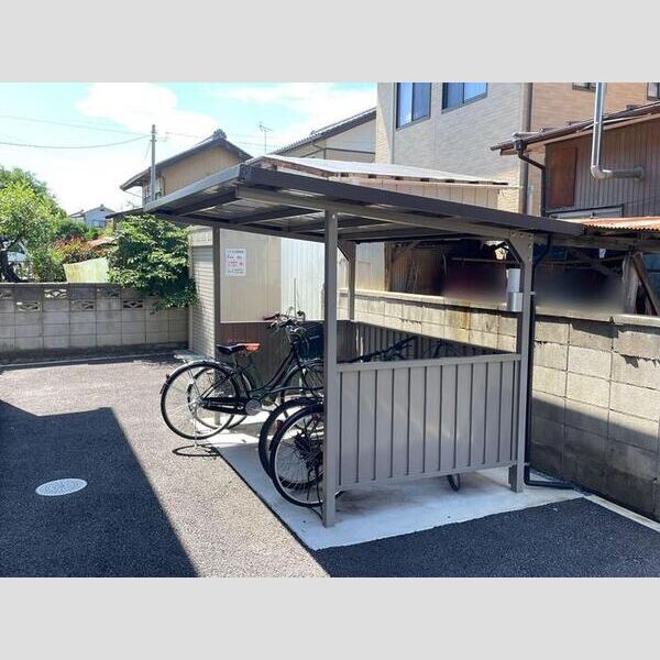 現地周辺 (駐輪場)