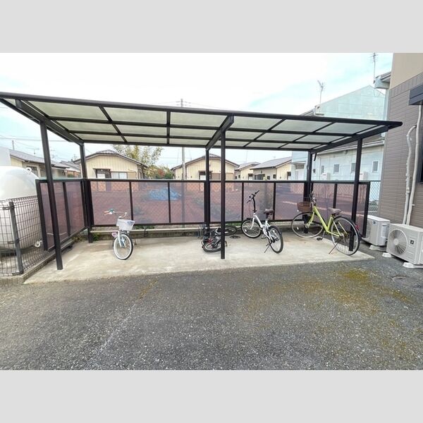 現地周辺 (駐輪場)