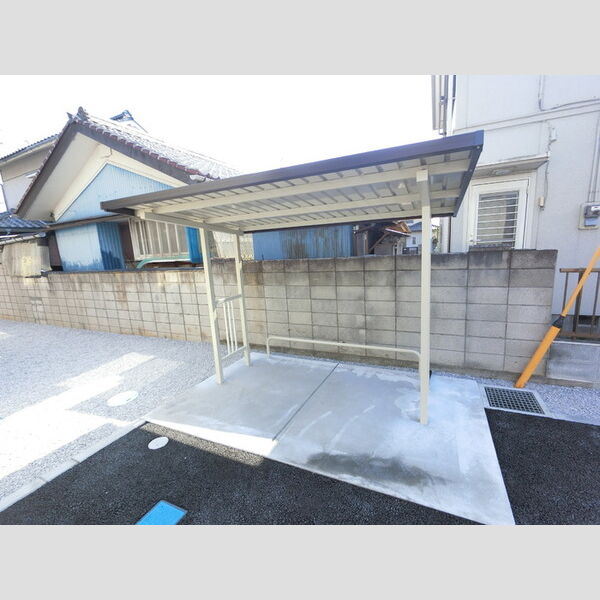 現地周辺 (駐輪場)