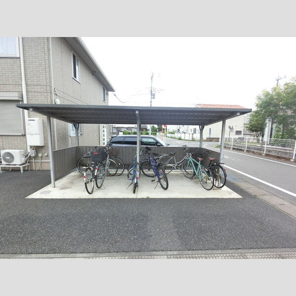 現地周辺 (駐輪場)