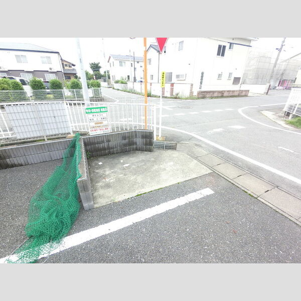 現地周辺 (ゴミ置き場)