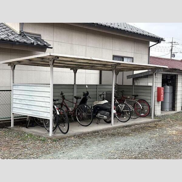 現地周辺 (駐輪場)