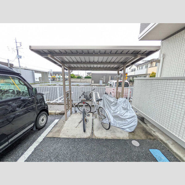 現地周辺 (駐輪場)