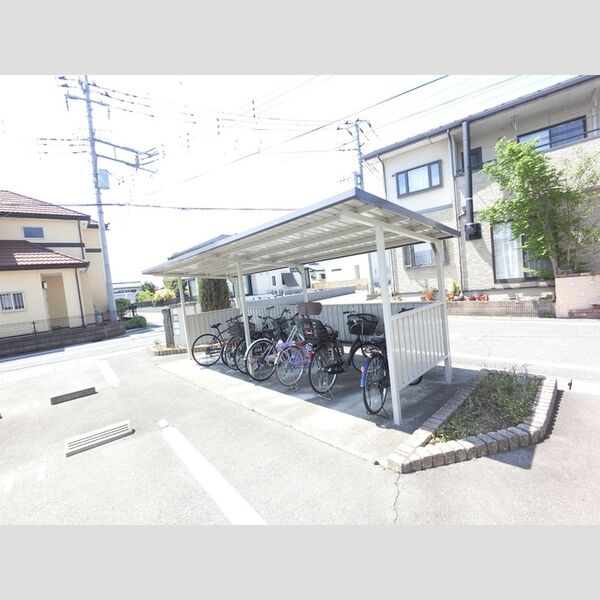 現地周辺 (駐輪場)