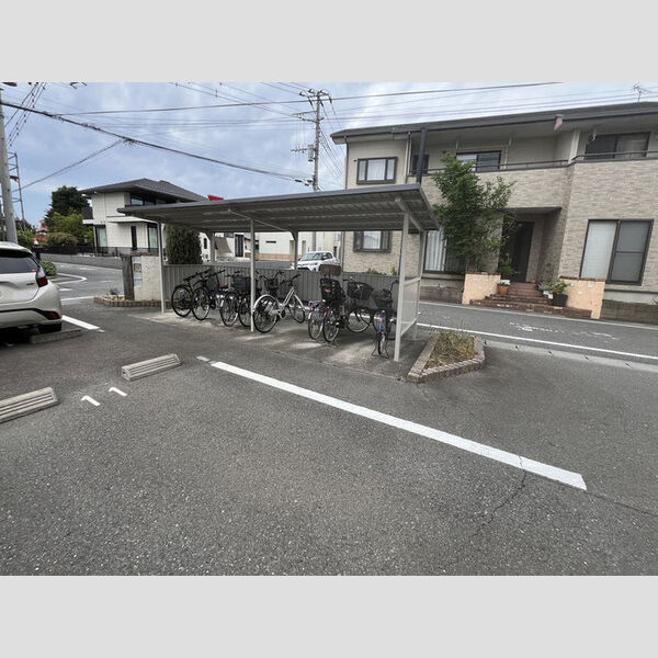 現地周辺 (駐輪場)